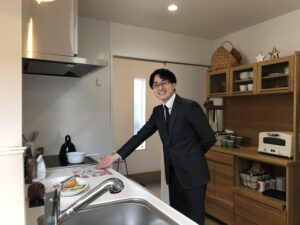 姶良店新人の山崎です