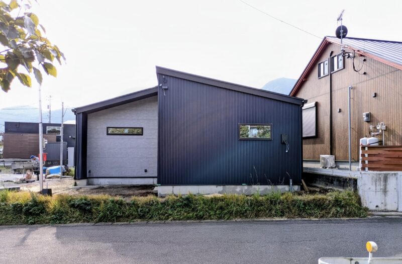 【姶良市平松】平屋×ガルバリウム　家事ラク動線！小上がり和室のある平屋4LDK