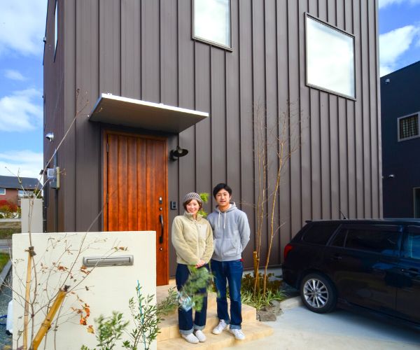 朝起きて飲む1杯のコーヒーが小さな幸せなんです。