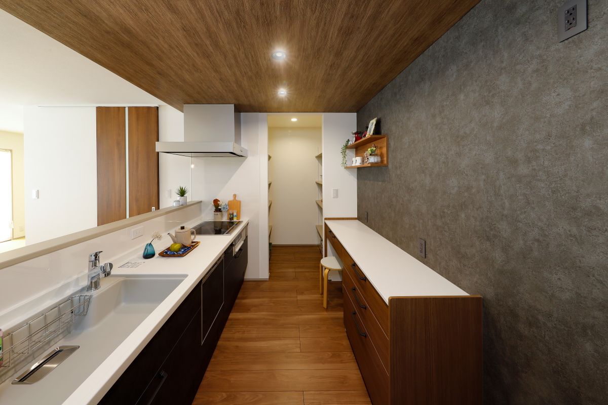 中郷モデル区画2・キッチンからパントリーの動線