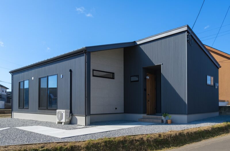 【姶良市平松】平屋×ガルバリウム　家事ラク動線！小上がり和室のある平屋4LDK