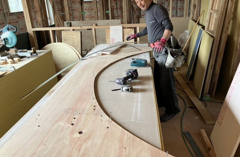 やさしい曲線に込められた、棟梁の手仕事